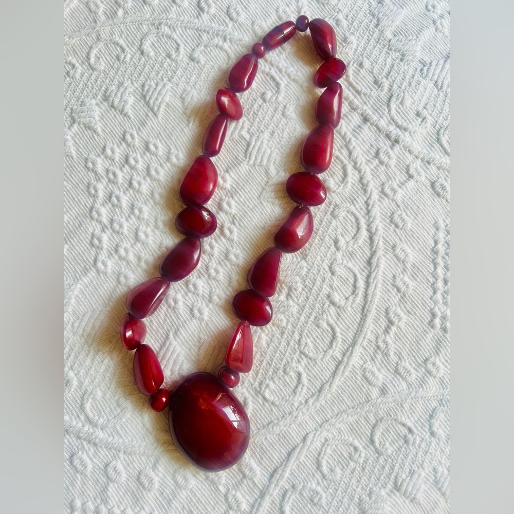 Very Pretty Vintage Red Natural Carnelian Stone Necklace from the 40s/50s